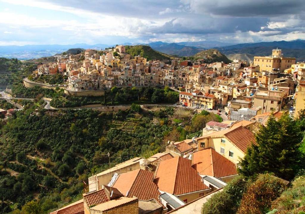 Vecchia Dimora Resort Centuripe Exterior photo